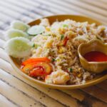 18) khao phad moo