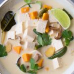 4) Tom kha tofu (1000ml, vegetarisch)