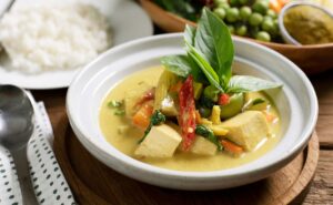 70) Kaeng Khieuw Whaan Phak (met tofu) 🌶️